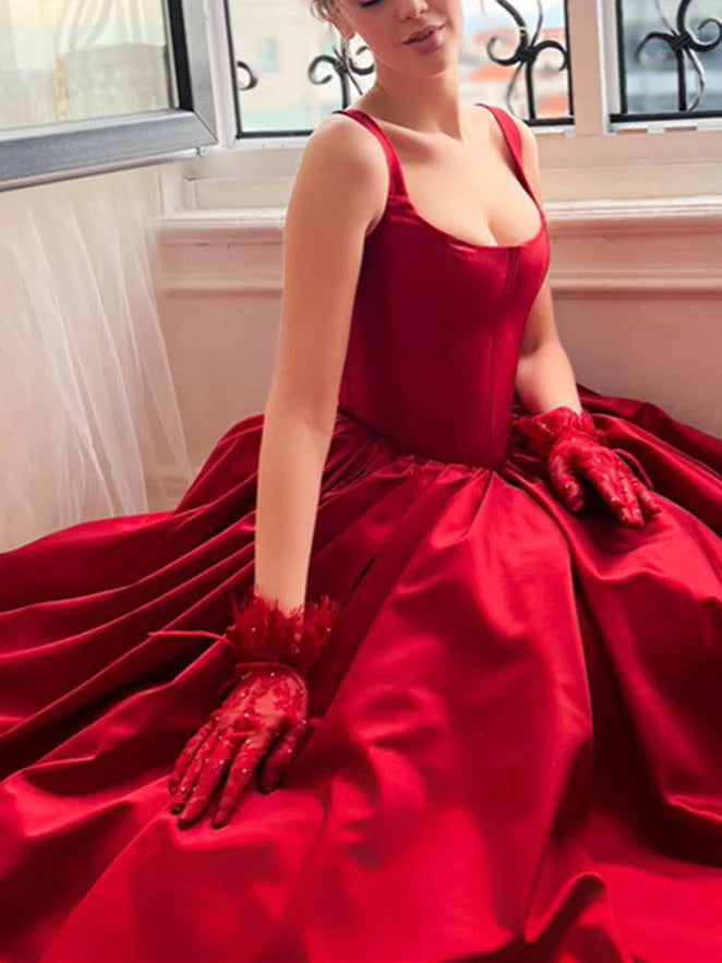 Robe de bal longue sans manches à bretelles spaghetti et col carré